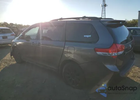 2014 Toyota Sienna Xle z USA, uszkodzony, nr VIN 5TDDK3DC0ES072855